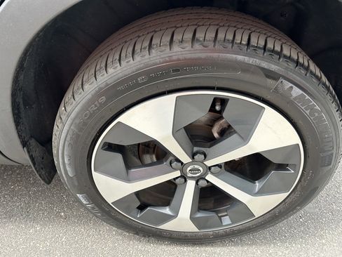 Certified 2025 Volvo XC40 B5 Plus w/ Climate Package image 8