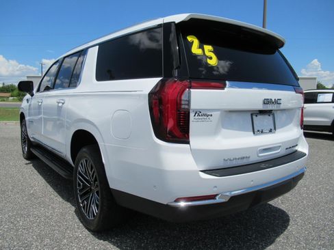 Used 2025 GMC Yukon XL Elevation w/ Elevation Premium Package AWD/4WD image 5