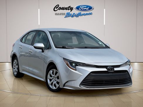 Used 2024 Toyota Corolla LE FWD image 1