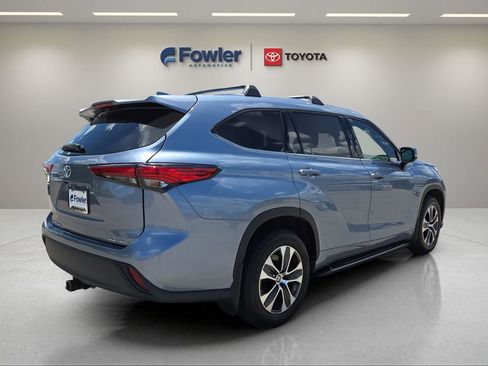 Used 2020 Toyota Highlander XLE AWD/4WD image 7