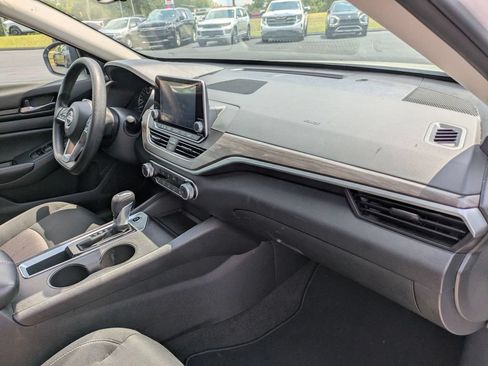 Used 2025 Nissan Altima 2.5 SV FWD image 36
