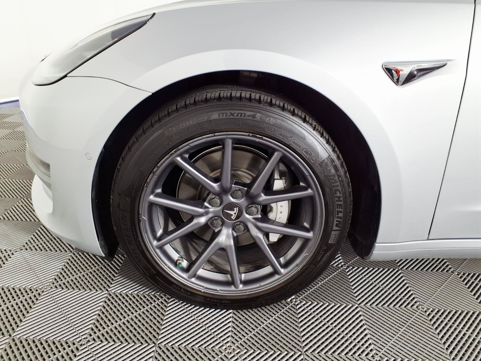 Used 2018 Tesla Model 3 RWD image 7