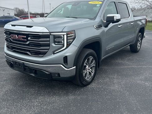 Used 2025 GMC Sierra 1500 SLT image 3