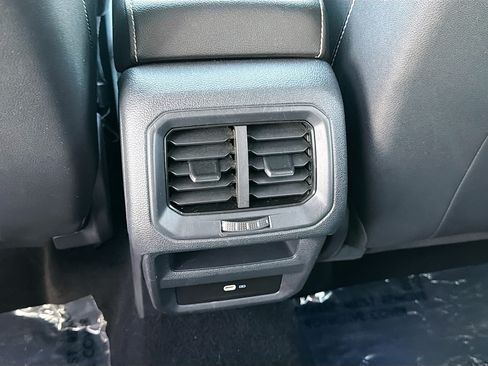Used 2023 Volkswagen Taos SE w/ Panoramic Sunroof Package FWD image 19