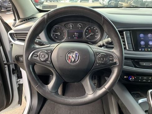 Used 2020 Buick Enclave Essence image 25
