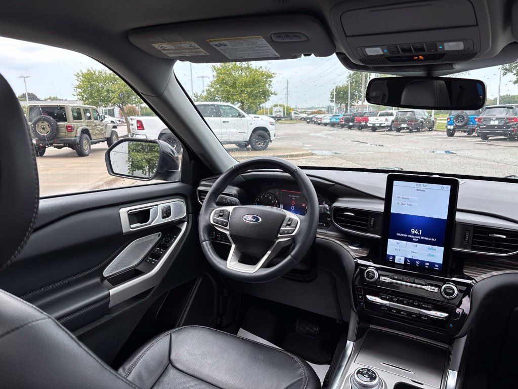 Used 2023 Ford Explorer Limited w/ Limited Technology Package AWD/4WD image 22