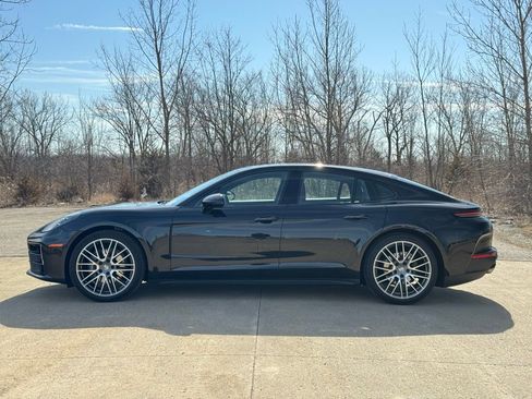 Used 2024 Porsche Panamera image 2