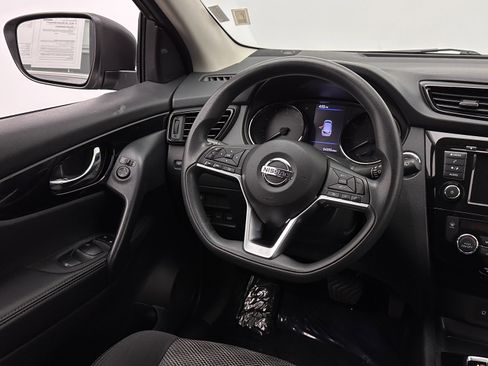 Used 2020 Nissan Rogue Sport SV image 25