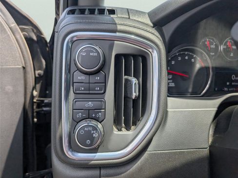Used 2022 Chevrolet Silverado 1500 LT w/ Z71 Off-Road Package AWD/4WD image 12