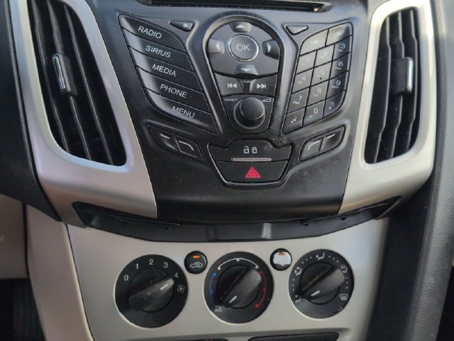 Used 2014 Ford Focus SE FWD image 29