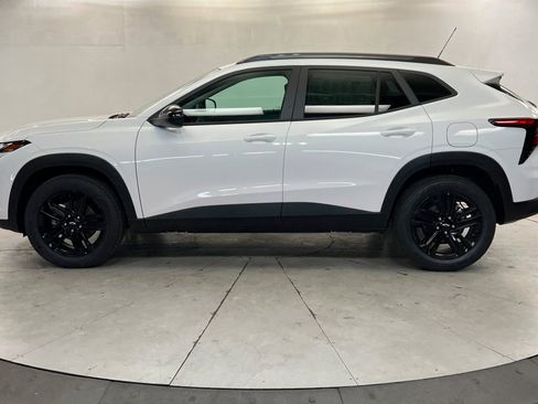 New 2026 Chevrolet Trax ACTIV FWD image 2
