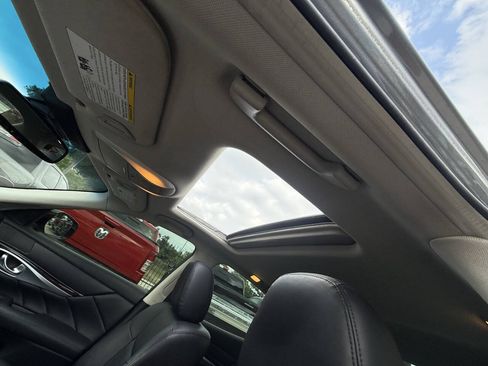 Used 2015 INFINITI Q70 3.7 RWD image 31