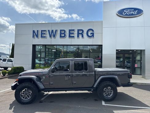 Used 2025 Jeep Gladiator Mojave image 4