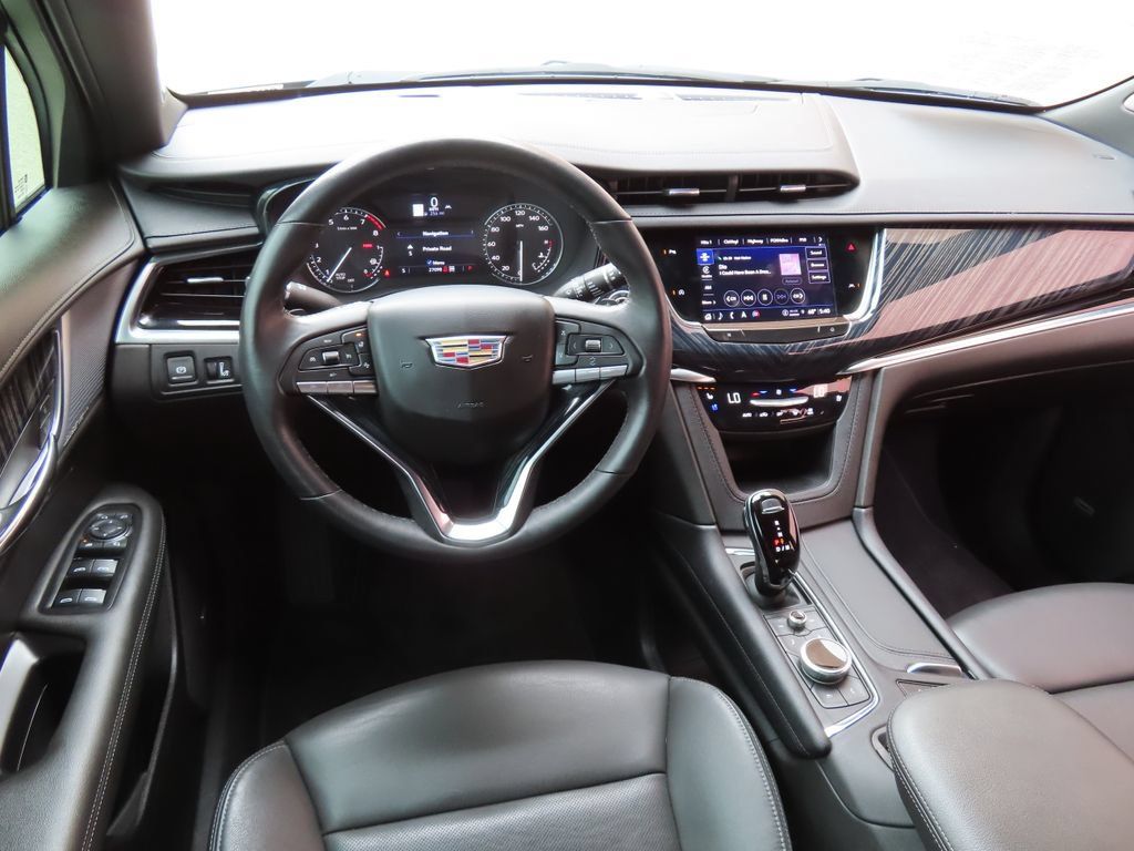 Used 2024 Cadillac XT6 Premium Luxury AWD/4WD image 4