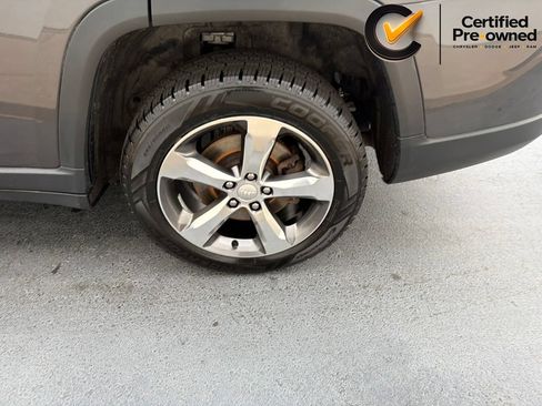 Certified 2022 Jeep Grand Cherokee L Limited AWD/4WD image 17