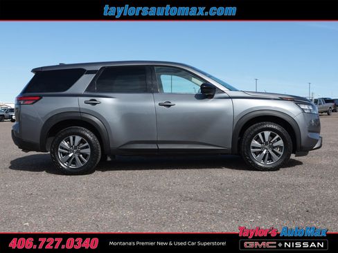 Used 2024 Nissan Pathfinder S image 3
