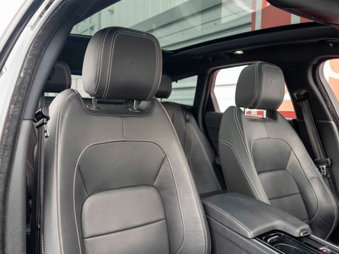 Used 2018 Jaguar XF S AWD/4WD image 33