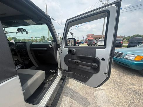 Used 2008 Jeep Wrangler X AWD/4WD image 19