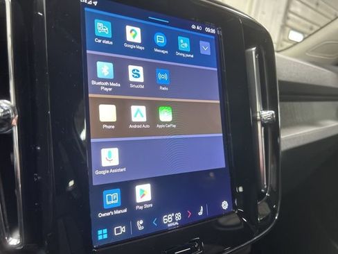 Used 2025 Volvo XC40 B5 Core image 13