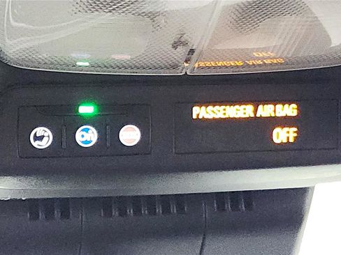 Used 2024 Chevrolet Colorado Z71 w/ Z71 Convenience Package 2 image 25