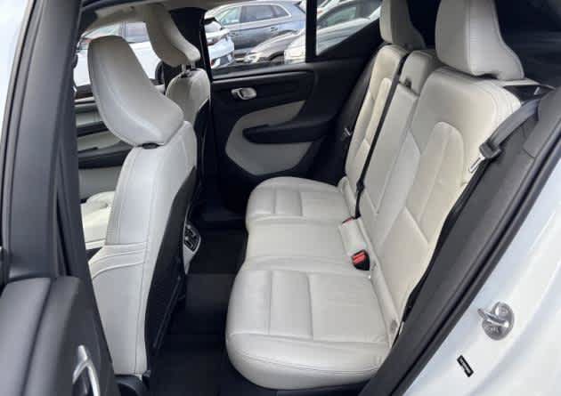 Used 2023 Volvo XC40 B5 Plus w/ Protection Package Premier AWD/4WD image 6