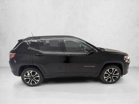 Used 2022 Jeep Compass Limited image 4