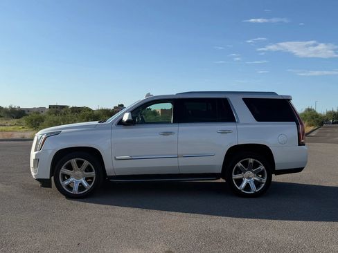 Used 2016 Cadillac Escalade Luxury AWD/4WD image 5