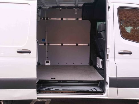 Used 2022 Mercedes-Benz Sprinter 2500 image 22