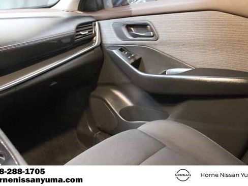 Used 2023 Nissan Rogue S image 11