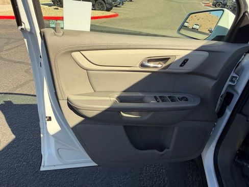 Used 2017 Chevrolet Traverse LT FWD image 20