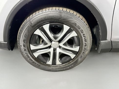 Used 2017 Toyota RAV4 LE FWD image 37