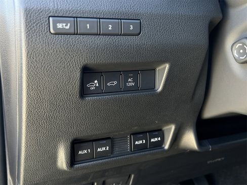 Used 2025 Lexus GX 550 image 15