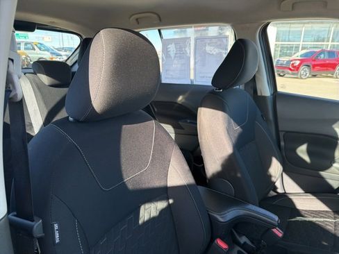 Used 2022 Nissan Kicks S image 4