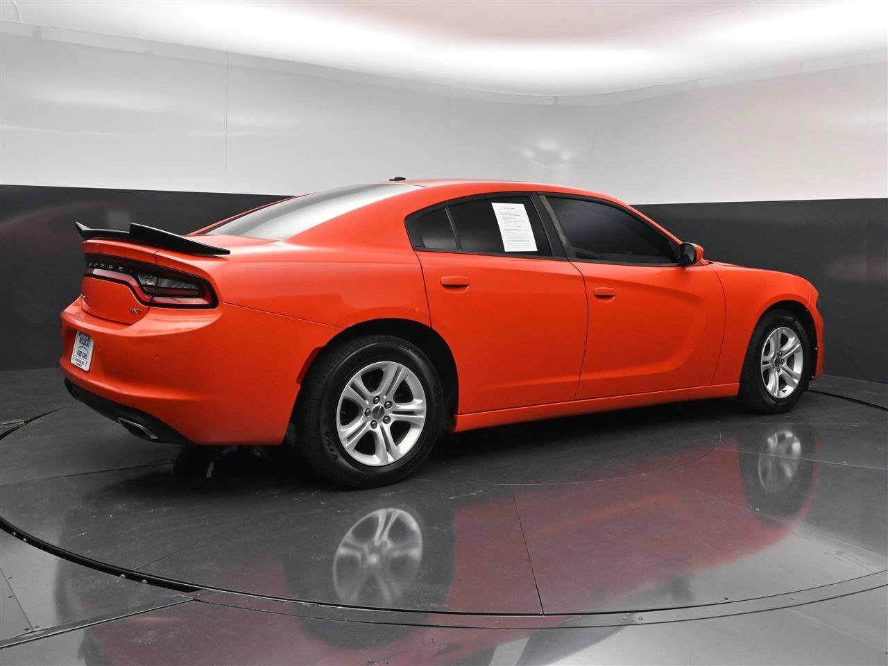 Used 2018 Dodge Charger SXT RWD image 5