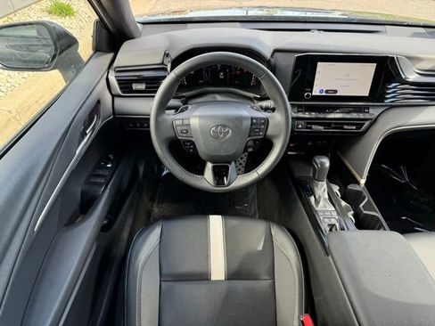 Used 2025 Toyota Camry SE w/ Convenience Package FWD image 5