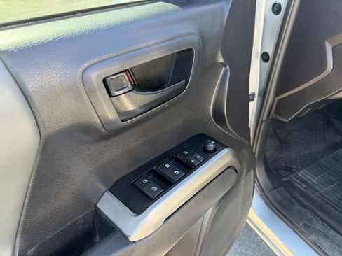 Used 2023 Toyota Tacoma SR5 AWD/4WD image 13