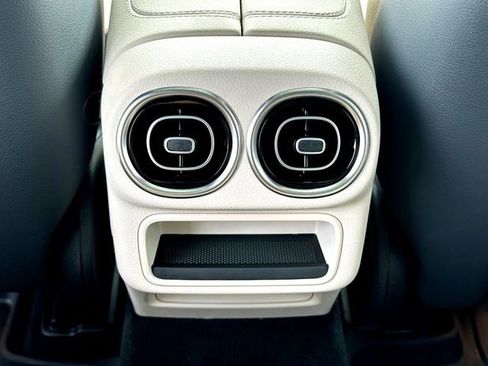 Used 2024 Mercedes-Benz GLC 300 image 22