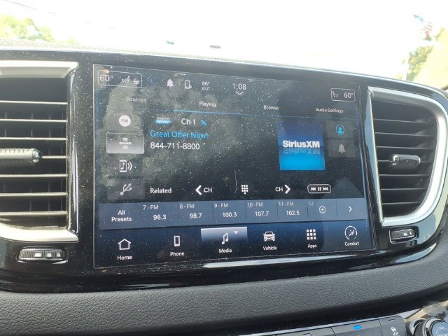 Used 2024 Chrysler Pacifica Touring-L FWD image 16