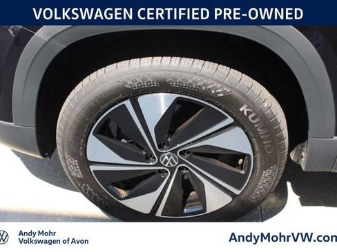 Used 2025 Volkswagen Taos SE w/ Panoramic Sunroof Package AWD/4WD image 12