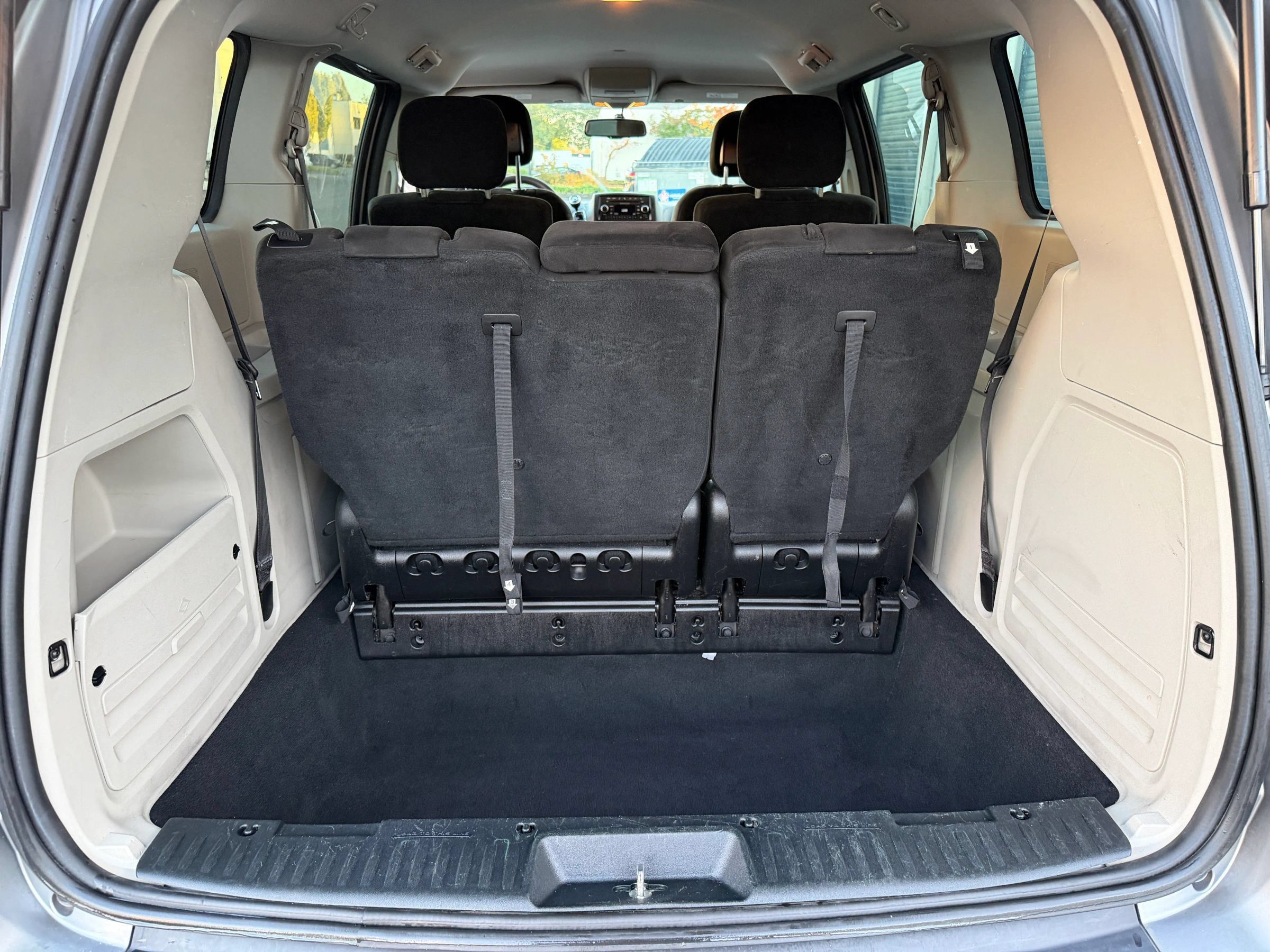 Used 2016 Dodge Grand Caravan American Value Package w/ UConnect Hands-Free Group FWD image 20