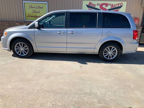 Used 2016 Dodge Grand Caravan SE image 5