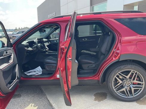 Used 2025 Ford Explorer ST image 21