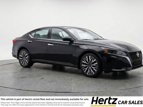 Used 2025 Nissan Altima 2.5 SV image 1