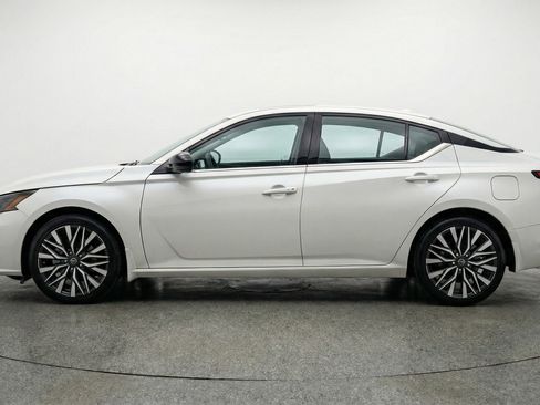 Used 2025 Nissan Altima 2.5 SV image 5