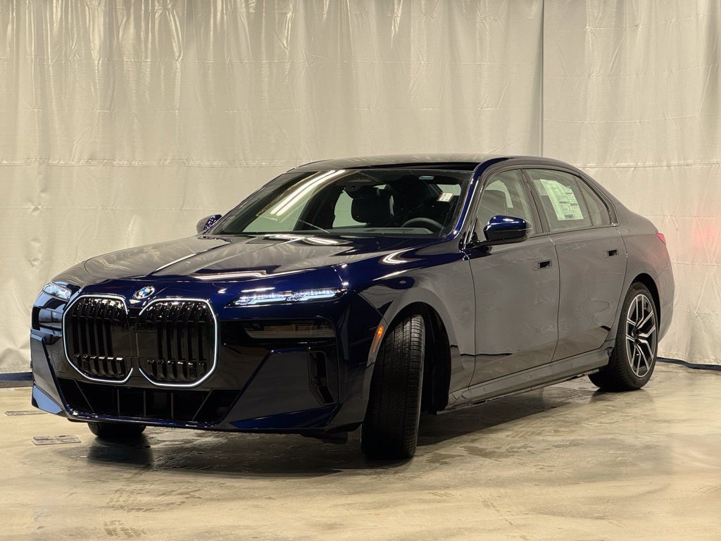 Used 2026 BMW i7 xDrive60 w/ Executive Package AWD/4WD image 4