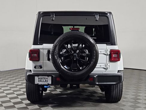Used 2023 Jeep Wrangler Unlimited Sahara AWD/4WD image 4