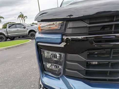 Used 2025 Chevrolet Silverado 2500 Custom w/ Custom Value Package image 10