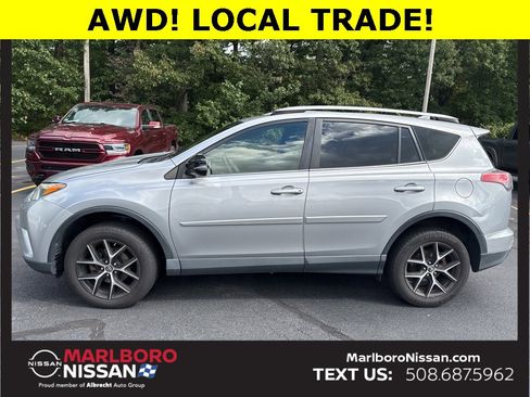 Used 2018 Toyota RAV4 SE image 4