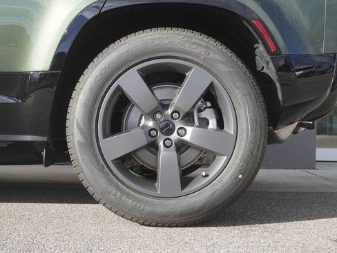 New 2026 Land Rover Defender 110 X-Dynamic SE image 35