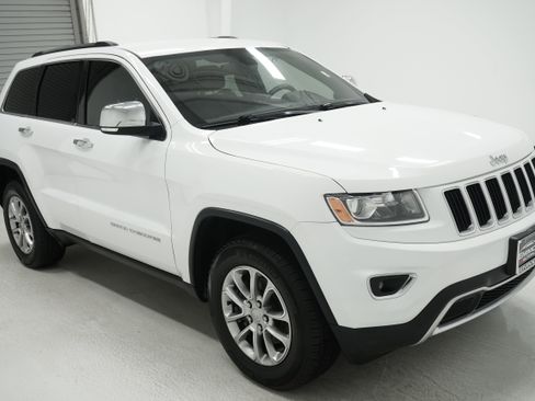 Used 2016 Jeep Grand Cherokee Limited w/ Trailer Tow Group IV AWD/4WD image 3